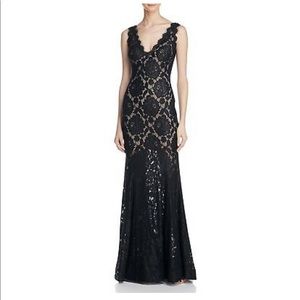 AVERY G BLACK / NUDE V NECK SLEEVELESS LACE GOWN
